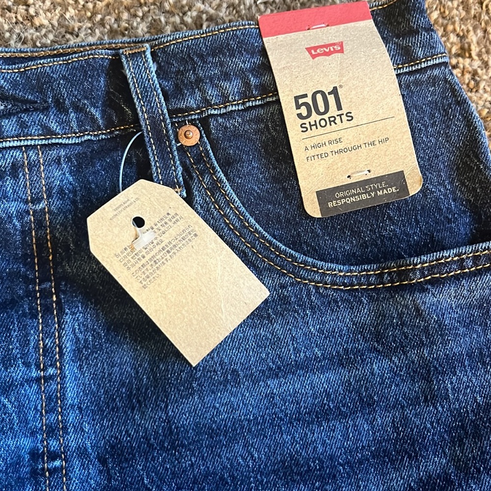 Levi’s 501 Shorts - Picture 2 of 16